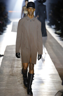 Moschino FALL 2018 MENSWEAR Milan MFW коллекция Moschino осень 2018 мужская неделя моды в Милане Mainstyles